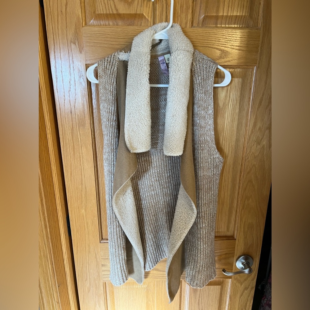Sweater vest